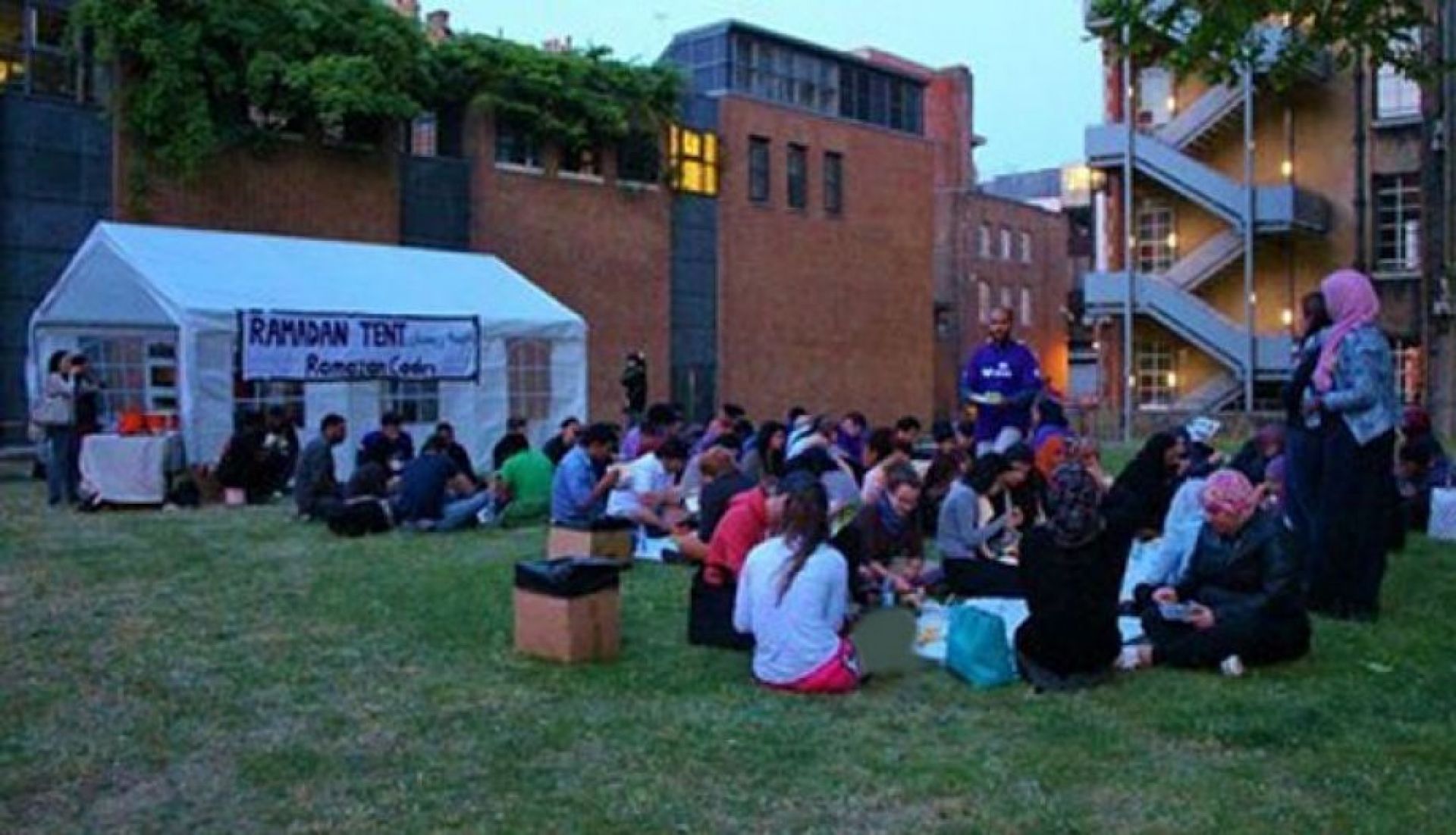 Лондон шаҳрида Рамазон чодирлари ташкил қилинди