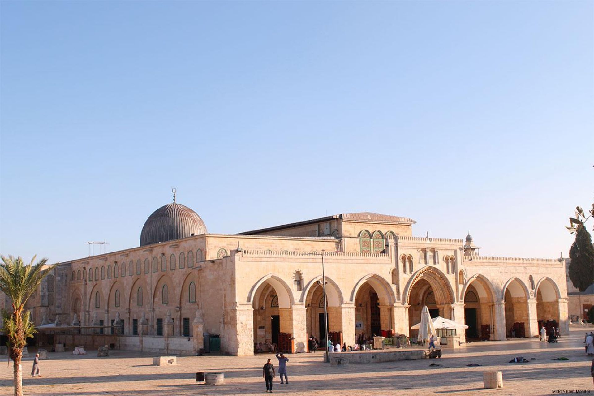 Кто построил аль аксу. Мечеть Аль-Акса в Иерусалиме. Мечеть Аль Масджид Аль Акса. Мечеть Алякса в Иерусалиме. Мечеть на Храмовой горе в Иерусалиме.