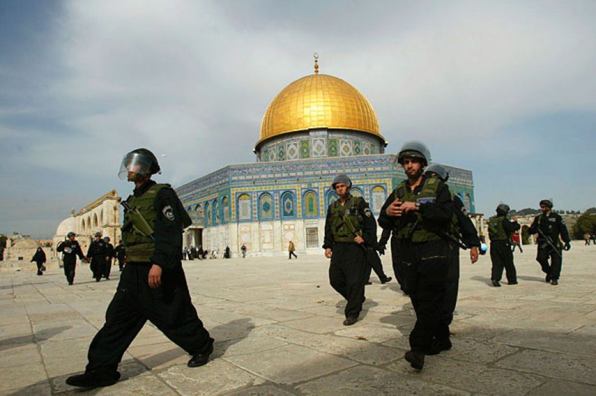 Кто построил аль аксу. Мечеть Аль-Акса в Иерусалиме. Израильская полиция мечеть Аль Акса. Мечеть Аль Масджид Аль Акса. 8. Мечеть Аль-Акса в Иерусалиме.