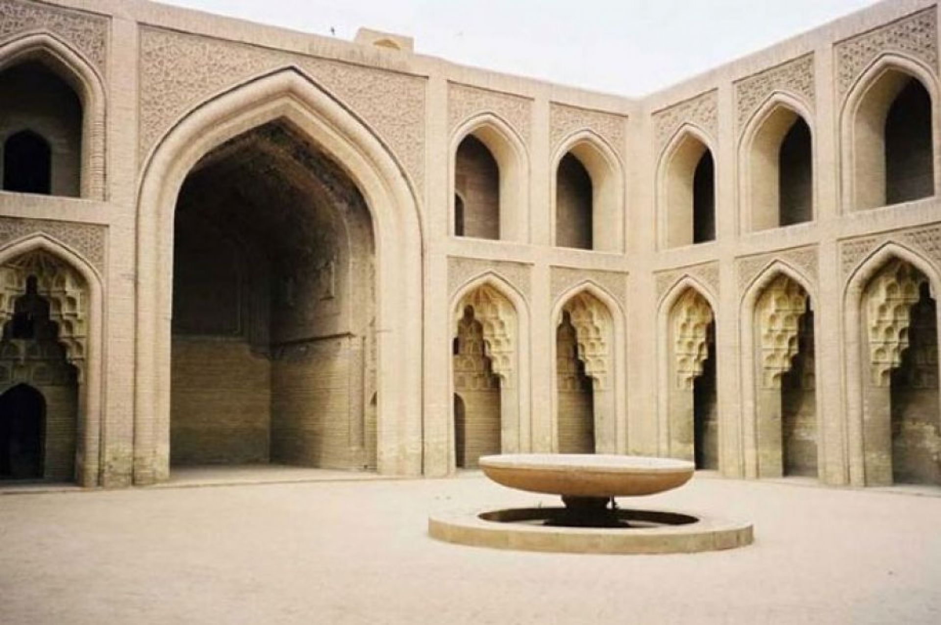Древний мусульманский. Дворец Аббасидов в Багдаде. Дом мудрости Аль Мамуна. Обсерватория Халифа Аль Мамуна. Дом мудрости Багдад 9 век.