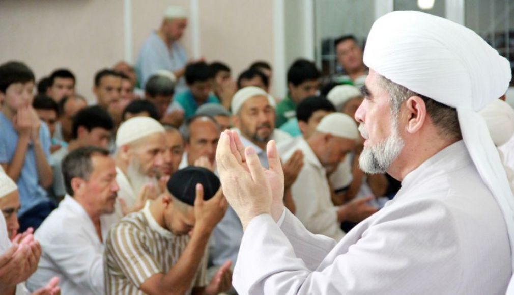 «Аллоҳнинг зикри ила қалблар ором топур!» (17-кун, Имом Ҳасан)