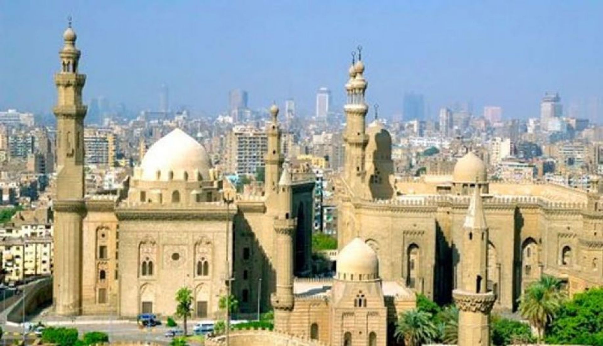 Мусульманский египет. Мечеть Султана Хасана. Мечеть Хасана в Каире. Каирская Цитадель Египет. Исламский район Каира.