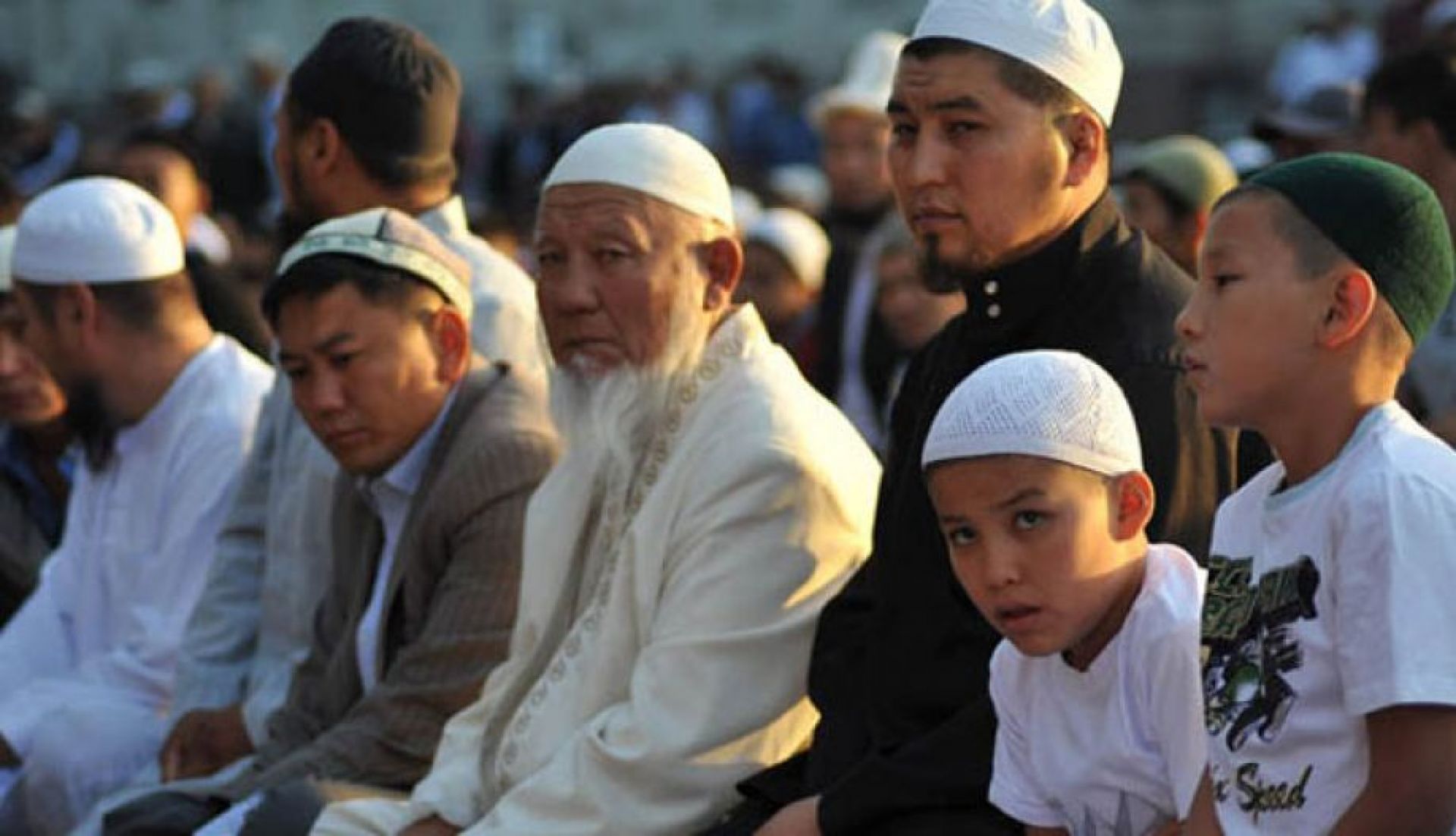 Средняя школа у мусульман. Казахи мусульмане. Мусульманин в средней Азии. Таджики мусульмане.