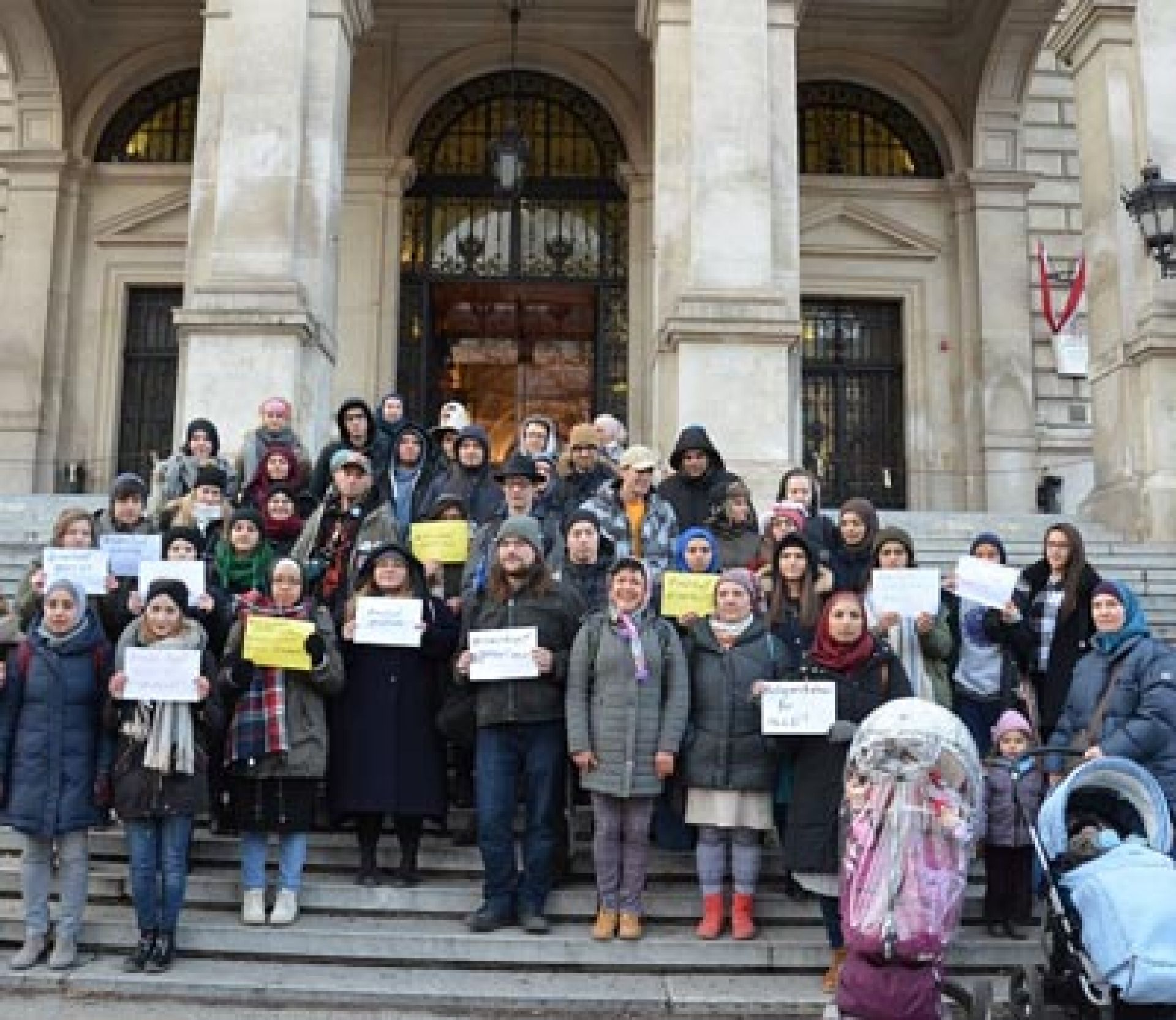 Австрия аҳолиси ҳижобни ҳимоя қилди