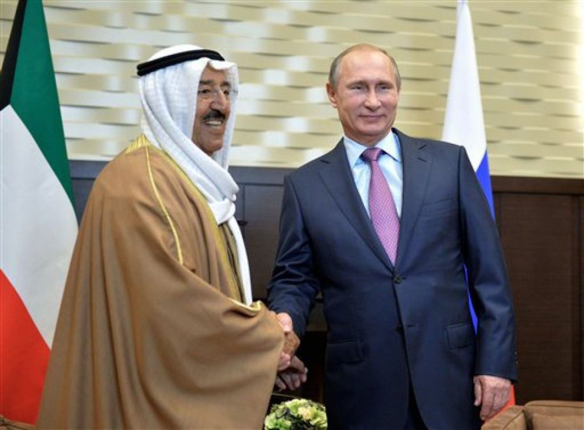 Владимир Путин Кувайт амири билан учрашади